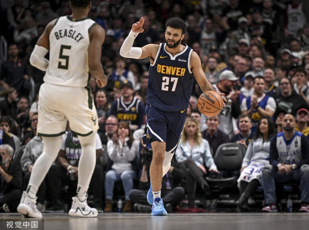 球迷们纷纷 球迷们纷纷