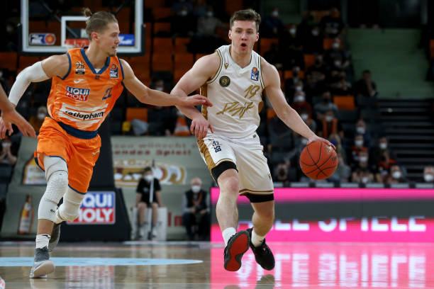 正处于冲冠 正处于冲冠